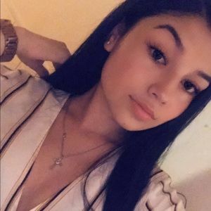 Meet your Posher, Jaqueline